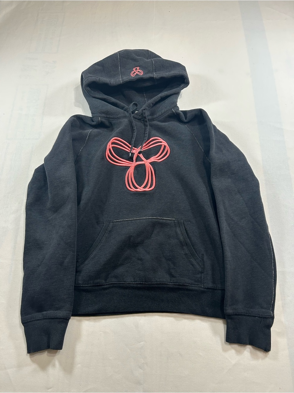 Aritzia TNA Pink Embroidered Logo Black Hoodie Athletic Womens Size Medium